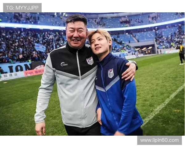 偶然邂逅足球明星与豪车的精彩瞬间,令人羡慕的生活方式尽显风采